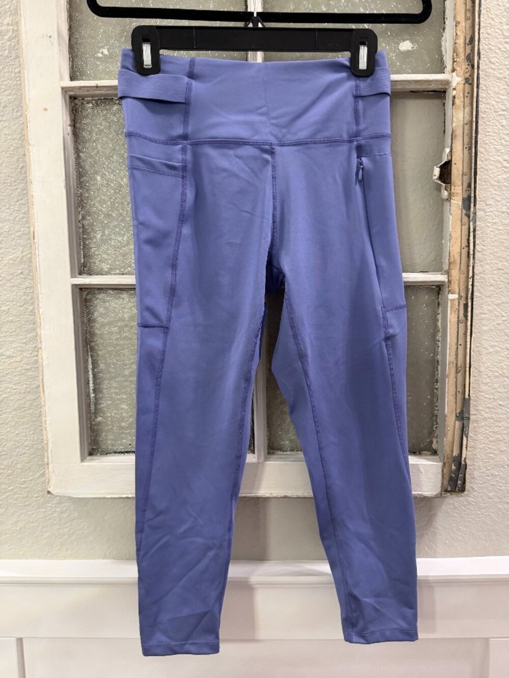 Layer 8 Qwick-Dry High-Waisted Periwinkle Cropped Leggings with Pockets Small